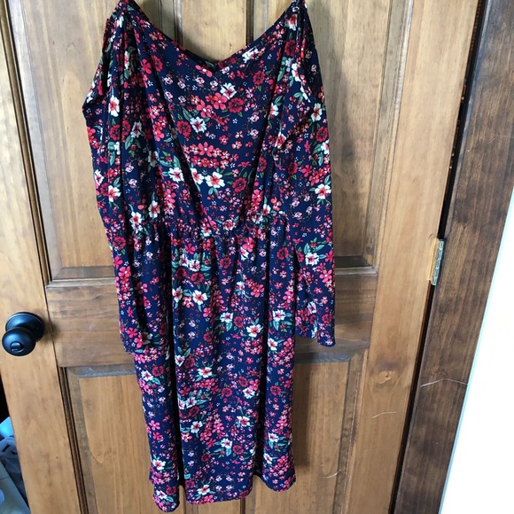 *SALE* Floral long sleeve midi dress, size medium - Picture 4 of 7